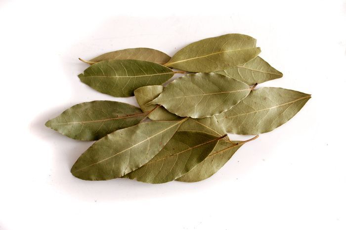 http://manakkumsamayal.com/wp-content/uploads/2012/08/3302bay_leaf.jpeg
